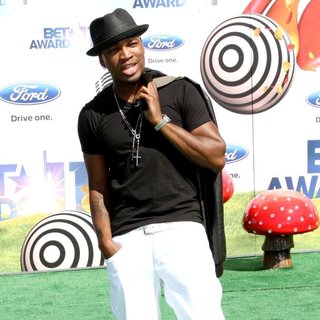 Ne-Yo in BET Awards 2011